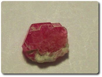 0.85 cts BIXBITE EMERAUDE ROUGE