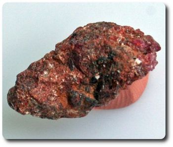 20.65 carats CRISTAL DE PAINITE & RUBIS