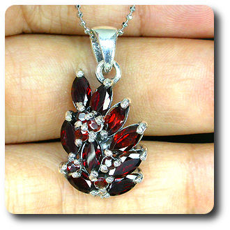 PENDENTIF GRENAT
