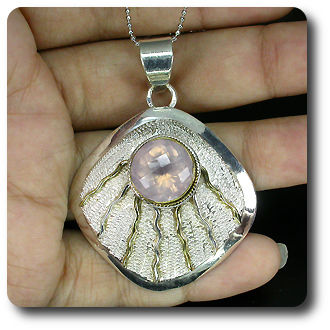 PENDENTIF QUARTZ ROSE