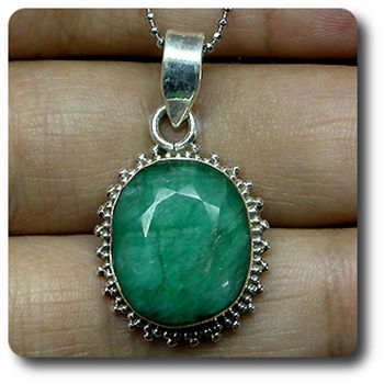 PENDENTIF EMERAUDE
