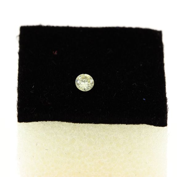 0.07CT. NATURAL YELLOW DIAMOND .VS