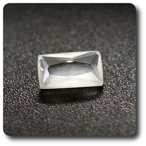 0.24 cts  DOLOMITE . VS