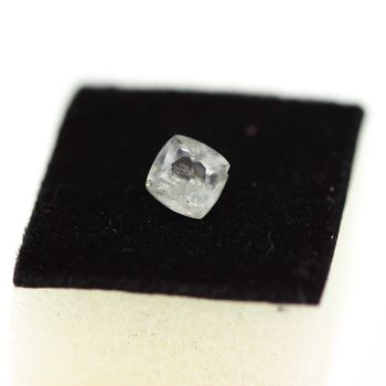 0.65CT. COLORLESS APATITE . VS