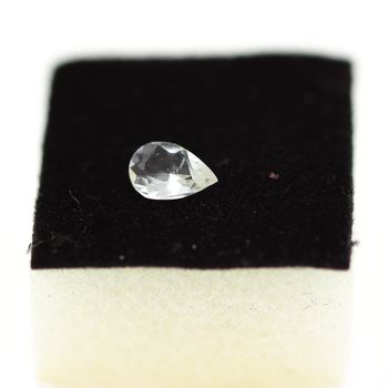 0.29 cts SCAPOLITE UV COULEUR CHANGEANTE . VVS