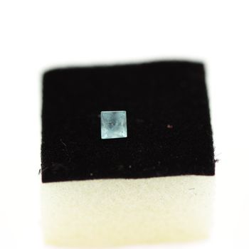 0.18 cts SODALITE UV COULEUR CHANGEANTE. IF
