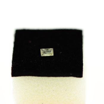 0.11 cts SODALITE UV COULEUR CHANGEANTE. VVS
