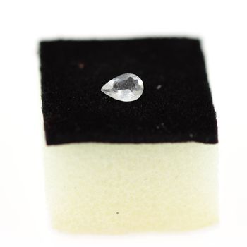 0.20 cts HACKMANITE UV COULEUR CHANGEANTE. VS