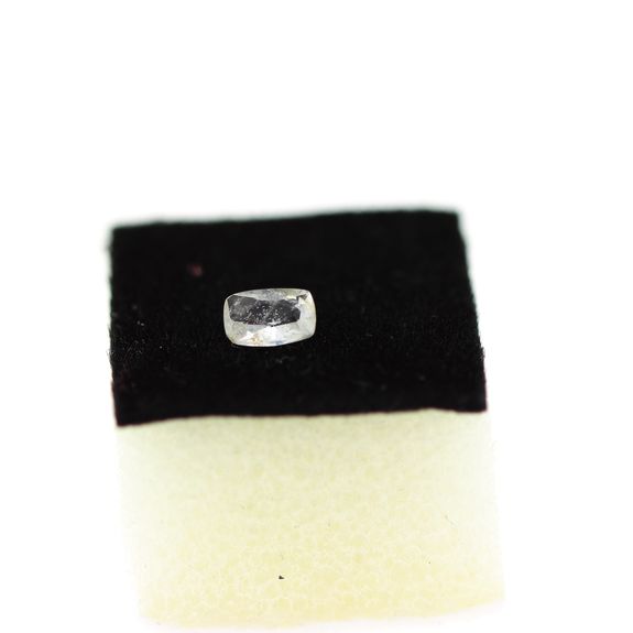 0.25CT. UV COLOR CHANGE Hackmanite. VS