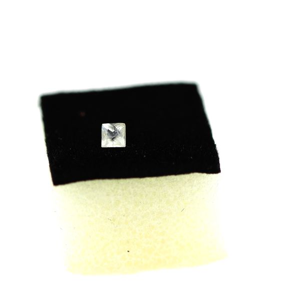 0.21 cts  MAGNESITE . VS