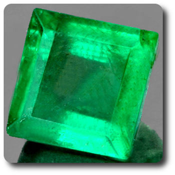 0.32CT.  GREEN EMERALD. VS