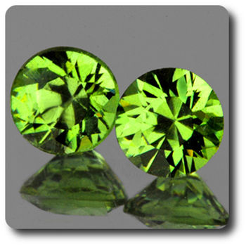 0.72CT. 2 pcs DEMANTOID GARNET. VVS