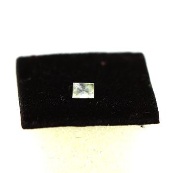 0.12CT. UV COLOR CHANGE Hackmanite. VS