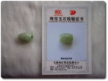 2,8 g JADEITE A JADE PENDANT