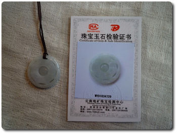 5,6 g JADEITE A JADE PENDANT