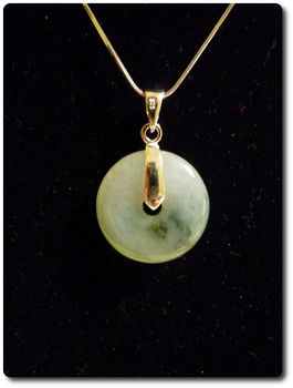 3,9 g JADEITE A JADE PENDANT