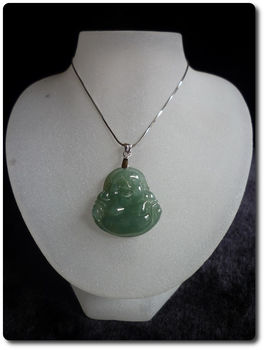 7,2 g JADEITE A JADE PENDANT " Buddha "