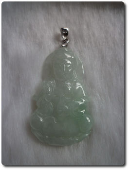 10,5 g JADEITE A JADE PENDANT " Guan Yin "