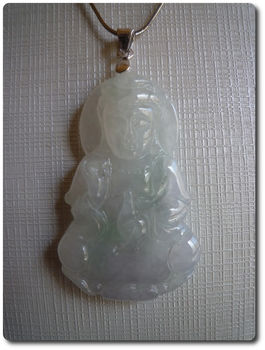 9,9 g JADEITE A JADE PENDANT " Guan Yin "