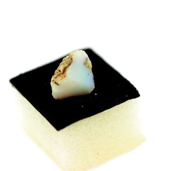 2.85ct NATURAL ROUGH OPAL