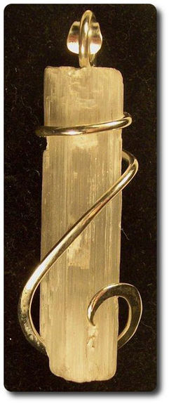 21.00 cts PENDENTIF CRISTAL DE SELENITE