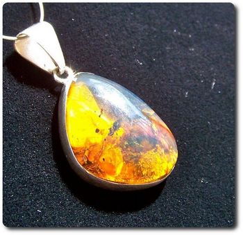 BLUE AMBER PENDANT