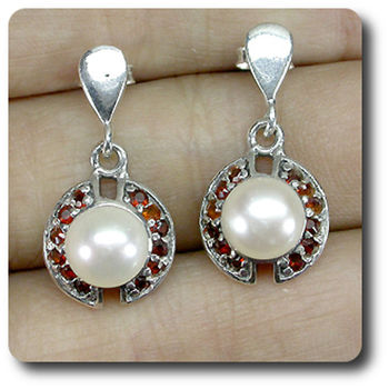 GARNET & PEARL EARRINGS