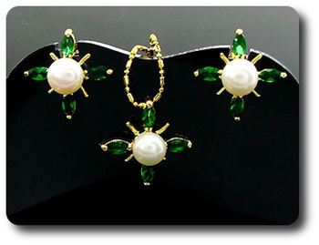 12x5mm Emerald & Pearl Pendant Earrings Set