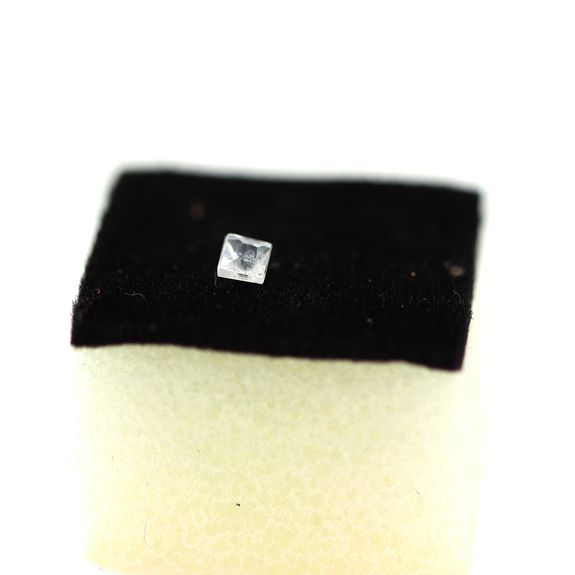 0.16 cts  MAGNESITE . VS