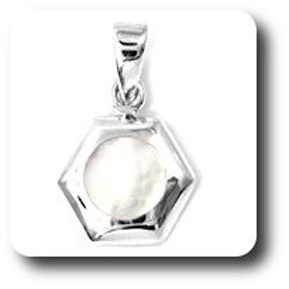 Mother of Pearl Pendant. 1.50 g
