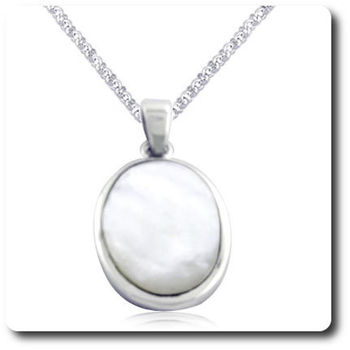 Mother of Pearl Pendant. 3.60 g