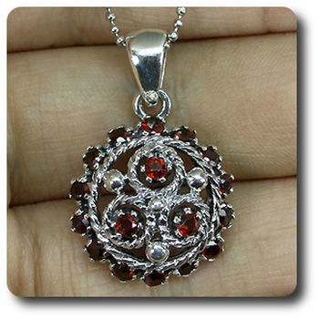 PENDENTIF GRENAT