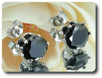 BOUCLES D'OREILLE SAPHIR NOIR