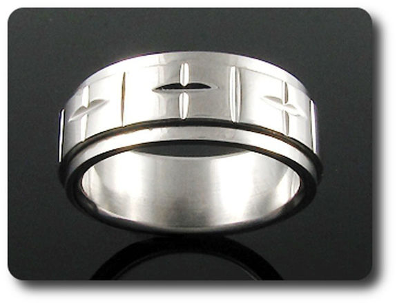 BAGUE HOMME MOTIF 8 CROIX