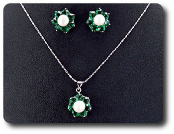21x5mm Green Emerald & Pearl Pendant Earrings Set