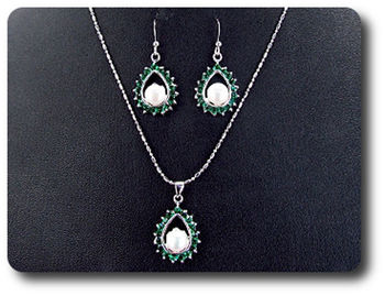 41x3mm Green Emerald & Pearl Pendant Earrings Set