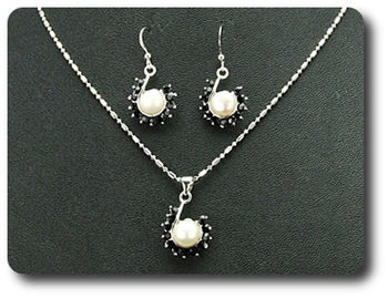 36x3mm Black Sapphire & Pearl Pendant Earrings Set