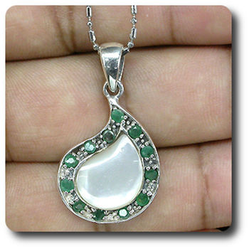 PENDENTIF EMERAUDE & NACRE
