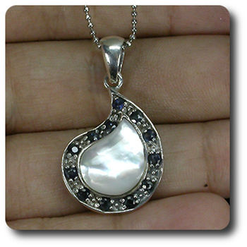 PENDENTIF SAPHIR & NACRE