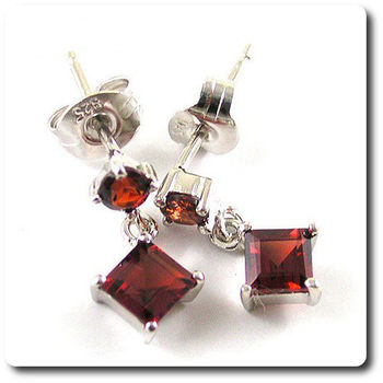 BOUCLES D'OREILLE GRENAT