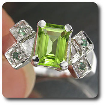 PERIDOT & ALEXANDRITE RING