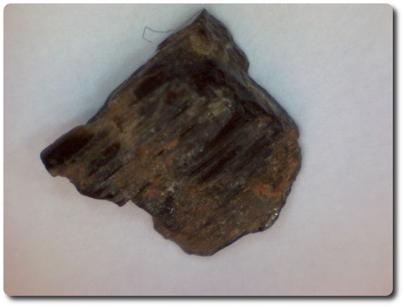 3.0 carats CRISTAL D'EPIDOTE