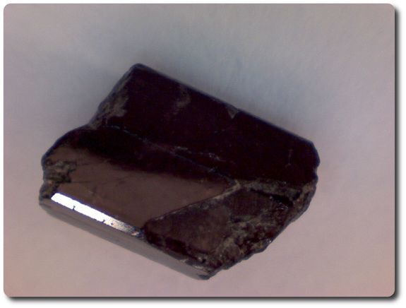 2,9  cts TOURMALINE SCHÖRL