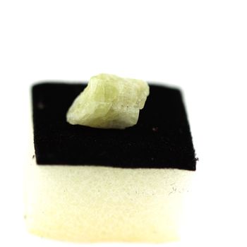 3.7 carats CRISTAL D'EPIDOTE