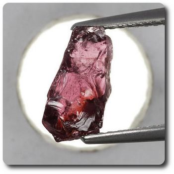 2.69 carats CRISTAL DE GRENAT RHODOLITE