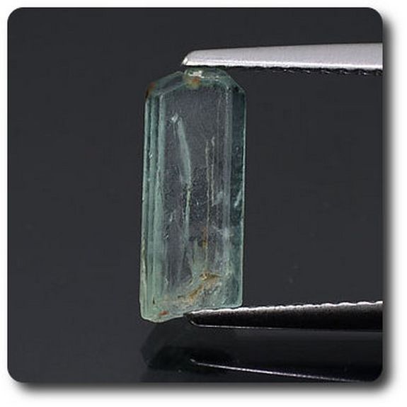 1.55 carats CRISTAL D'AIGUE-MARINE