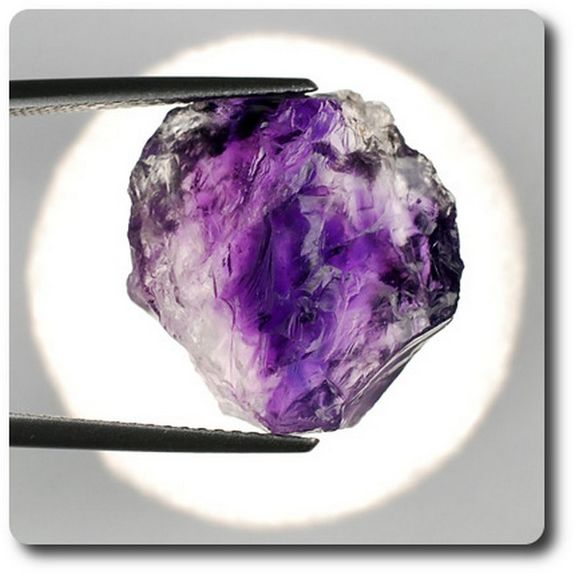 19.08  carats CRISTAL D' AMETHYSTE