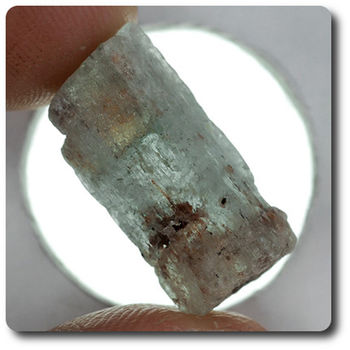 13.5 carats CRISTAL D'AIGUE-MARINE