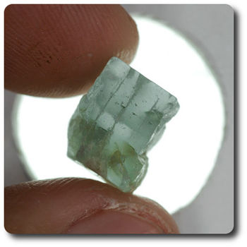 7.7 carats CRISTAL D'AIGUE-MARINE