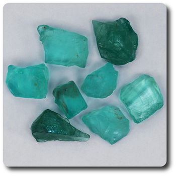 10.59 carats 8 pcs. CRISTAL D'APATITE